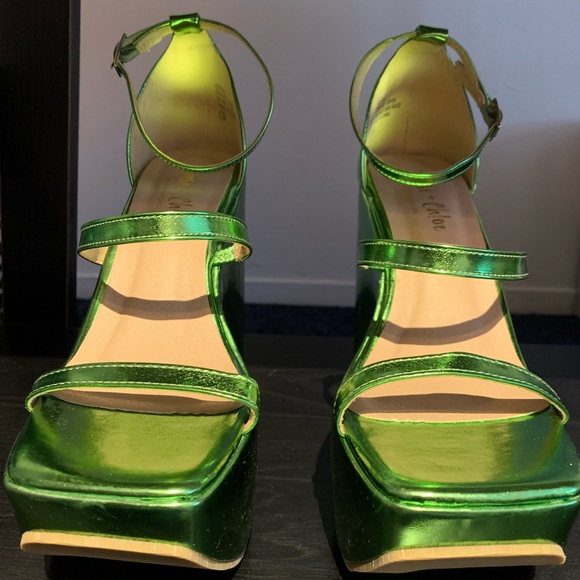 Chase & Chloe Wedged Platform Heels - Picture 5 of 7